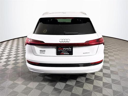 2022 Audi e-tron Premium