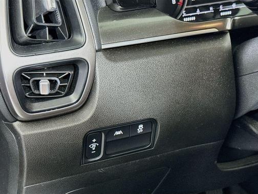 Everlasting Silver 2023 Kia Sorento LX