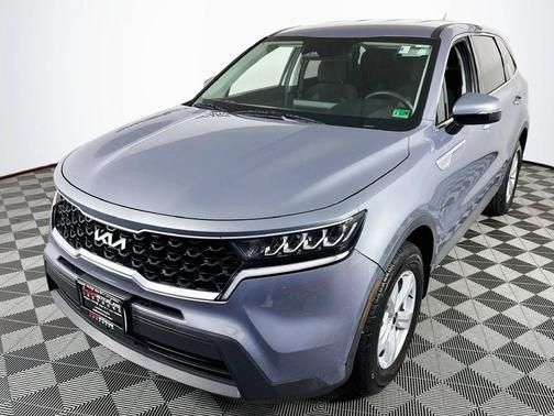 Everlasting Silver 2023 Kia Sorento LX