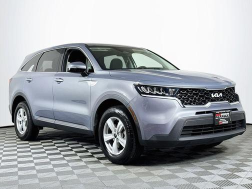 Everlasting Silver 2023 Kia Sorento LX