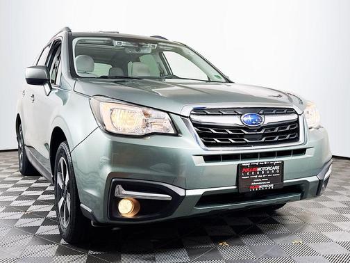 Jasmine Green Metallic 2018 Subaru Forester 2.5i Premium