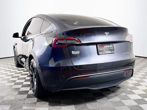 Stealth Gray 2024 Tesla Model Y Long Range