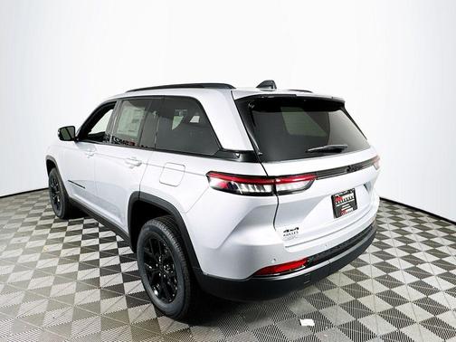 Silver Zynith 2025 Jeep Grand Cherokee Laredo
