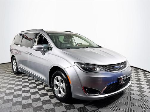 2017 Chrysler Pacifica Touring-L Plus