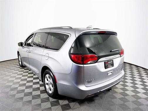 2017 Chrysler Pacifica Touring-L Plus