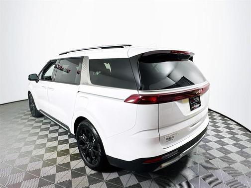 2024 Kia Carnival SX