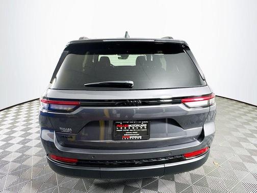 Metallic 2025 Jeep Grand Cherokee Laredo