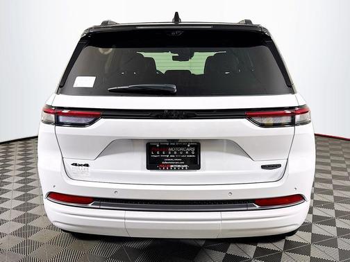Bright White Clearcoat 2026 Jeep Grand Cherokee Summit