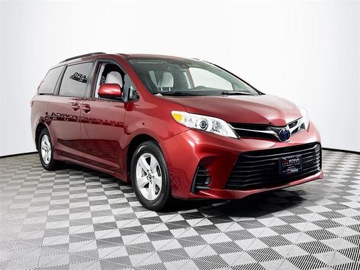 2020 Toyota Sienna LE