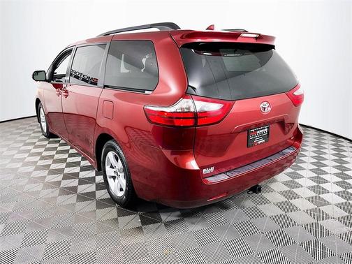 2020 Toyota Sienna LE