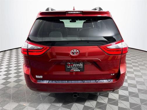 2020 Toyota Sienna LE