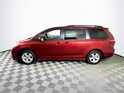 2020 Toyota Sienna LE
