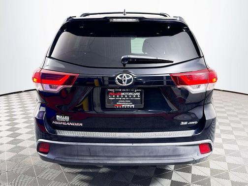 2019 Toyota Highlander SE