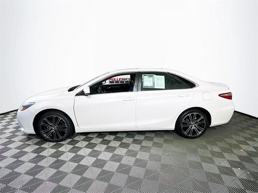 2016 Toyota Camry SE w/Special Edition Pkg