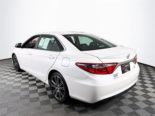 2016 Toyota Camry SE w/Special Edition Pkg