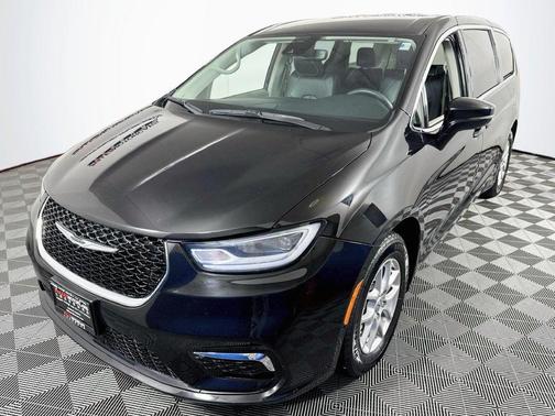 Diamond Black Crystal Pearl-Coat 2024 Chrysler Pacifica Touring L