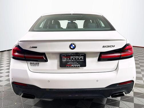 Alpine White 2021 BMW 530 i xDrive