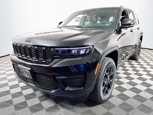 Diamond Black 2025 Jeep Grand Cherokee Laredo