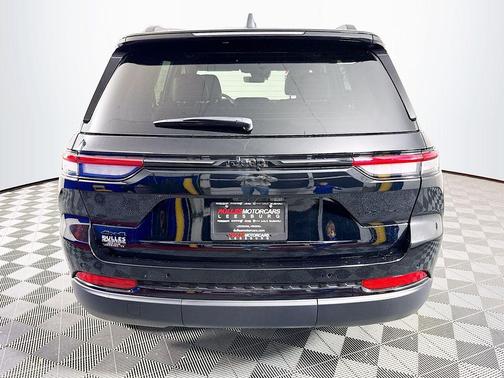Diamond Black 2025 Jeep Grand Cherokee Laredo
