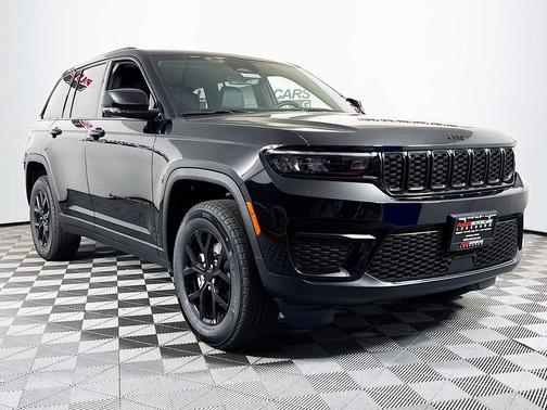 Diamond Black 2025 Jeep Grand Cherokee Laredo
