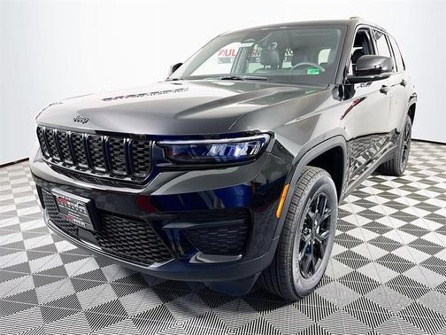 2025 Jeep Grand Cherokee Laredo