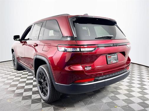 2025 Jeep Grand Cherokee Laredo
