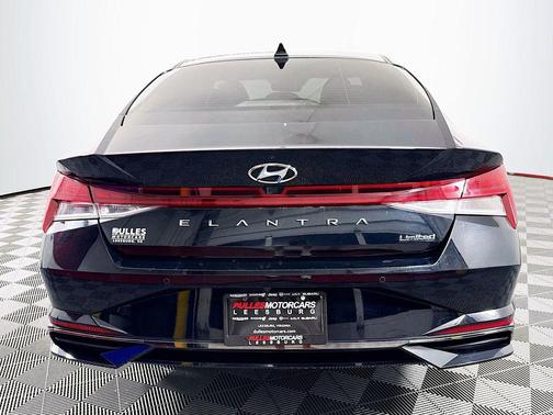 Black 2023 Hyundai ELANTRA Limited