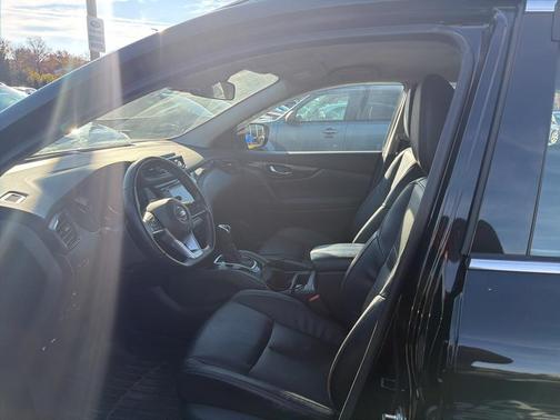 2022 Nissan Rogue Sport SL