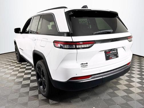 Bright White Clearcoat 2026 Jeep Grand Cherokee Limited