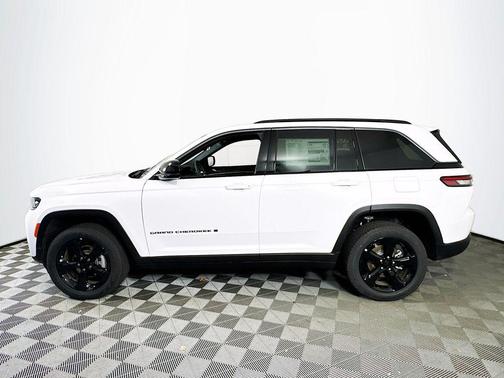 Bright White Clearcoat 2026 Jeep Grand Cherokee Limited