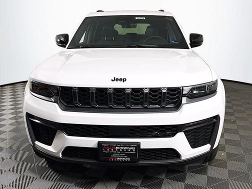 Bright White Clearcoat 2026 Jeep Grand Cherokee Limited