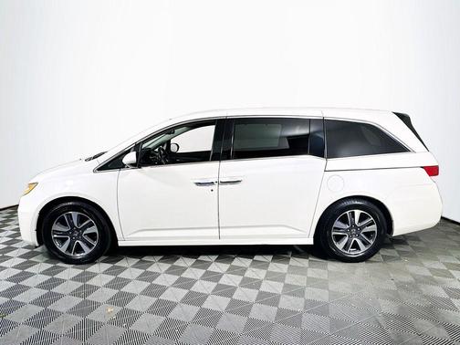 Diamond White Pearl 2016 Honda Odyssey Touring