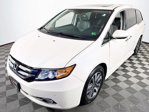 Diamond White Pearl 2016 Honda Odyssey Touring