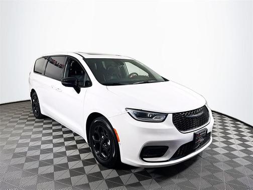 2023 Chrysler Pacifica Hybrid Limited