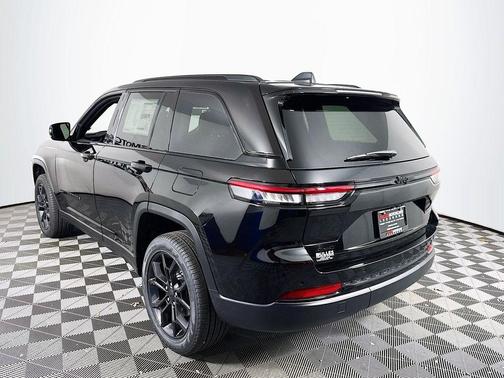 Diamond Black 2025 Jeep Grand Cherokee Limited