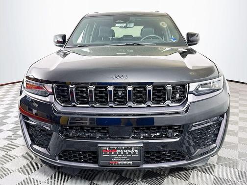 Diamond Black 2026 Jeep Grand Cherokee Summit