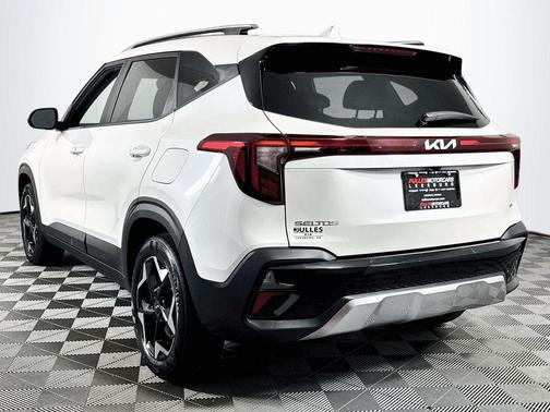 Snow White Pearl 2025 Kia Seltos S