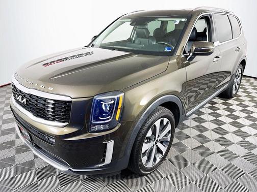 Dark Moss Green 2022 Kia Telluride S