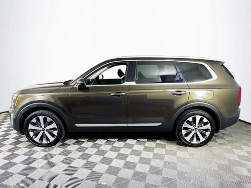 Dark Moss Green 2022 Kia Telluride S