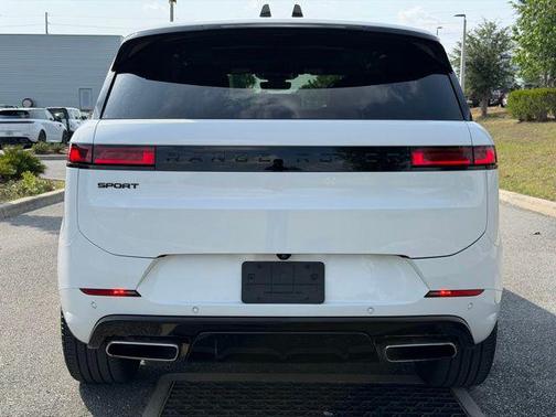 Fuji White 2024 Land Rover Range Rover Sport SE