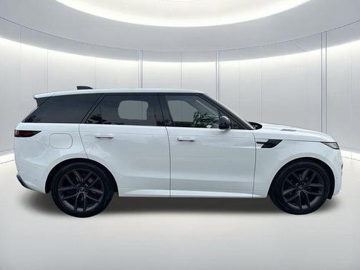 Fuji White 2024 Land Rover Range Rover Sport SE