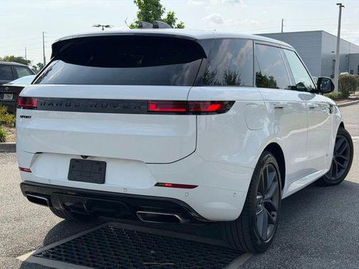 Fuji White 2024 Land Rover Range Rover Sport SE
