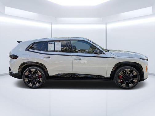 Mineral White Metallic 2024 BMW XM Base