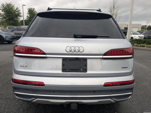 2022 Audi Q7 45 Premium Plus