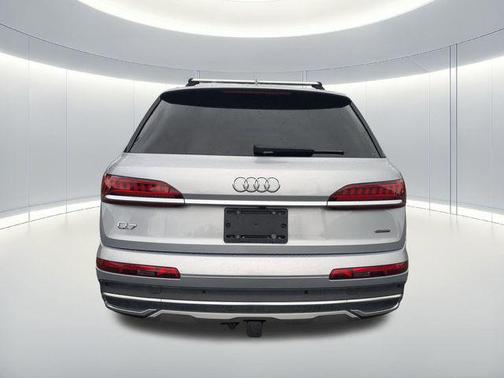 Florett Silver Metallic 2022 Audi Q7 45 Premium Plus