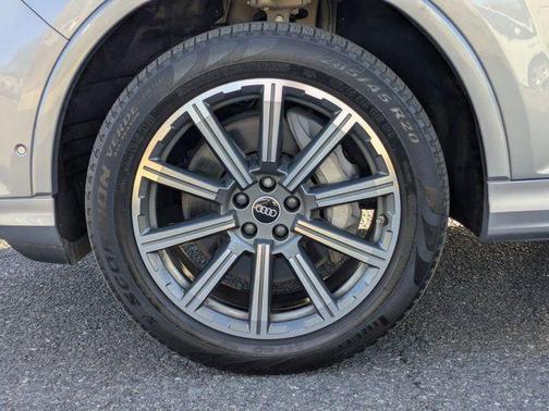 2022 Audi Q7 45 Premium Plus