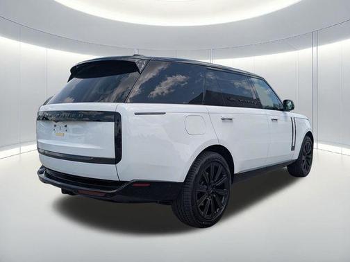 White 2026 Land Rover Range Rover P400 SE 7 Seat