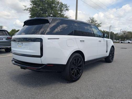 White 2026 Land Rover Range Rover P400 SE 7 Seat