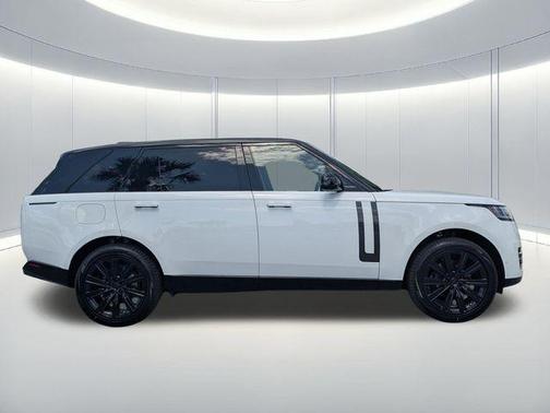 White 2026 Land Rover Range Rover P400 SE 7 Seat