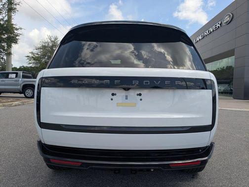 White 2026 Land Rover Range Rover P400 SE 7 Seat